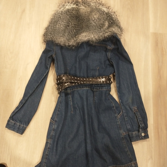 Playful fun Jean Coat or Dress & removable faux fur collar & leather guess belt - Picture 10 of 10